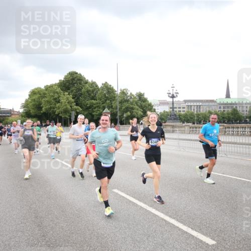 29.06.2025 - hella hamburg halbmarathon Jannik Wohlers http://msf.ph/oto/8499018 29.06.2025 10:56:23 Lombardsbrücke 2887, 2932, 2991, 3348, 3387, 3418, 3438, 3516, 3517, 3614, 4094, 4118, 5589, 5911, 5944, 6348, 6349, 7381, 8150, 8197, 8939, 8943, 9172, 9210, 9402, 9404, 9517, 9902, 9905, 9910, 10138, 10309, 10450, 10571, 10632, 10936, 11047, 11089, 11204, 12328, 12345, 12354, 12993, 13108, 13273, 13671, 13801, 13834, 14117, 14472, 14711, 14746, 15215, 15630, 15748, 15823, 18197 meine-sportfotos.de