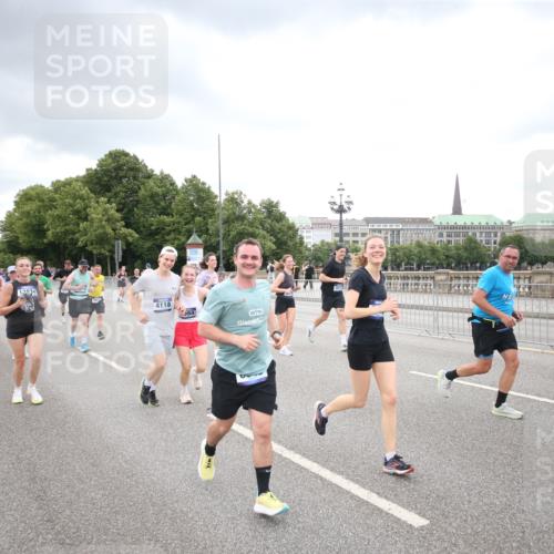 29.06.2025 - hella hamburg halbmarathon Jannik Wohlers http://msf.ph/oto/8499039 29.06.2025 10:56:23 Lombardsbrücke 2887, 2932, 2991, 3348, 3387, 3418, 3438, 3516, 3517, 3614, 4094, 4118, 5589, 5911, 5944, 6348, 6349, 7381, 8150, 8197, 8939, 8943, 9172, 9210, 9402, 9404, 9517, 9902, 9905, 9910, 10138, 10309, 10450, 10571, 10632, 10936, 11047, 11089, 11204, 12328, 12345, 12354, 12993, 13108, 13273, 13671, 13801, 13834, 14117, 14472, 14711, 14746, 15215, 15630, 15748, 15823, 18197 meine-sportfotos.de
