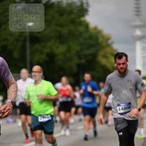 29.06.2025 - hella hamburg halbmarathon Dr. Thomas Lammeyer http://msf.ph/oto/8499042 29.06.2025 10:23:56 Kennedybrücke 1145, 2405, 2795, 2918, 2993, 2995, 3446, 3631, 4170, 4562, 4570, 4979, 5035, 5123, 5178, 5251, 5397, 5429, 5556, 5834, 5849, 5878, 6444, 6796, 6797, 6872, 6874, 6939, 7137, 7248, 7249, 7647, 7836, 7917, 8427, 8537, 8778, 10349, 10540, 10594, 10966, 11036, 11247 meine-sportfotos.de