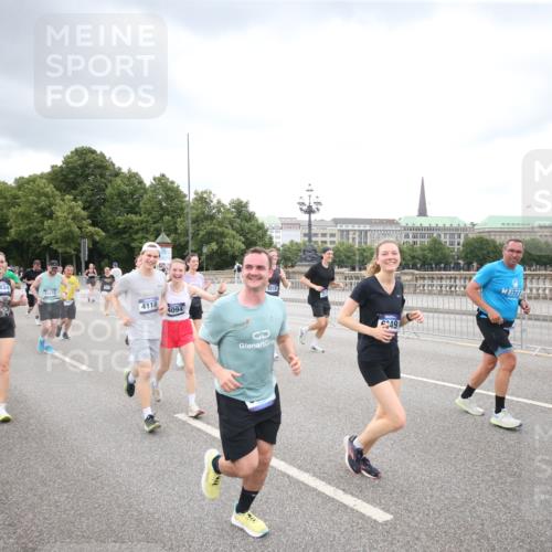 29.06.2025 - hella hamburg halbmarathon Jannik Wohlers http://msf.ph/oto/8499049 29.06.2025 10:56:23 Lombardsbrücke 2887, 2932, 2991, 3348, 3387, 3418, 3438, 3516, 3517, 3614, 4094, 4118, 5589, 5911, 5944, 6348, 6349, 7381, 8150, 8197, 8939, 8943, 9172, 9210, 9402, 9404, 9517, 9902, 9905, 9910, 10138, 10309, 10450, 10571, 10632, 10936, 11047, 11089, 11204, 12328, 12345, 12354, 12993, 13108, 13273, 13671, 13801, 13834, 14117, 14472, 14711, 14746, 15215, 15630, 15748, 15823, 18197 meine-sportfotos.de