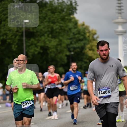 29.06.2025 - hella hamburg halbmarathon Dr. Thomas Lammeyer http://msf.ph/oto/8499056 29.06.2025 10:23:57 Kennedybrücke 1145, 2405, 2795, 2918, 2993, 2995, 3446, 3631, 4170, 4562, 4570, 4979, 5035, 5123, 5178, 5251, 5397, 5429, 5556, 5834, 5849, 5878, 6444, 6796, 6797, 6872, 6874, 6939, 7137, 7248, 7249, 7647, 7836, 7917, 8427, 8537, 8778, 10349, 10594, 10966, 11028, 11036, 11247 meine-sportfotos.de