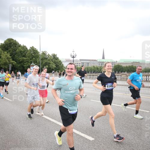 29.06.2025 - hella hamburg halbmarathon Jannik Wohlers http://msf.ph/oto/8499057 29.06.2025 10:56:24 Lombardsbrücke 1207, 2887, 2932, 2991, 3348, 3387, 3418, 3516, 3517, 3614, 4094, 4118, 5589, 5911, 5944, 6284, 6348, 6349, 7381, 7416, 7417, 8150, 8197, 8939, 8943, 9172, 9210, 9402, 9404, 9517, 9902, 9905, 9910, 10138, 10309, 10450, 10571, 10632, 10936, 11047, 11089, 11204, 12328, 12345, 12354, 12828, 12993, 13108, 13273, 13276, 13671, 13801, 13834, 14117, 14472, 14711, 14746, 15215, 15630, 15748, 15823 meine-sportfotos.de