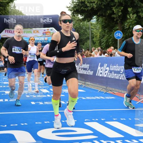 29.06.2025 - hella hamburg halbmarathon Strokosch-Dieckow http://msf.ph/oto/8499063 29.06.2025 10:53:58 Ziel 1151, 1410, 1706, 1815, 1870, 2432, 3096, 3208, 3209, 6356, 6374, 6481, 7395, 7918, 7973, 8394, 9032, 11499, 11789, 12379, 12413, 13032, 13869, 14175, 16477, 16538, 17348, 18308, 18418, 18831, 18879, 18915, 19177 meine-sportfotos.de