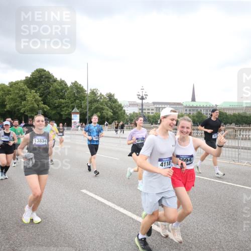 29.06.2025 - hella hamburg halbmarathon Jannik Wohlers http://msf.ph/oto/8499074 29.06.2025 10:56:24 Lombardsbrücke 1207, 2887, 2932, 2991, 3348, 3387, 3418, 3516, 3517, 3614, 4094, 4118, 5589, 5911, 5944, 6284, 6348, 6349, 7381, 7416, 7417, 8150, 8197, 8939, 8943, 9172, 9210, 9402, 9404, 9517, 9902, 9905, 9910, 10138, 10309, 10450, 10571, 10632, 10936, 11047, 11089, 11204, 12328, 12345, 12354, 12828, 12993, 13108, 13273, 13276, 13671, 13801, 13834, 14117, 14472, 14711, 14746, 15215, 15630, 15748, 15823 meine-sportfotos.de