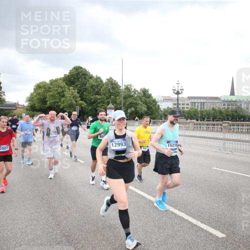 29.06.2025 - hella hamburg halbmarathon Jannik Wohlers http://msf.ph/oto/8499091 29.06.2025 10:56:26 Lombardsbrücke 1207, 2887, 2932, 2991, 3348, 3387, 3418, 3516, 3517, 3614, 4094, 4118, 5589, 5911, 5944, 6284, 6348, 6349, 7381, 7416, 7417, 8150, 8197, 9172, 9210, 9402, 9404, 9517, 9902, 9905, 9910, 10016, 10138, 10309, 10450, 10632, 10936, 11047, 11089, 11204, 12328, 12345, 12354, 12828, 12993, 13108, 13273, 13276, 13671, 13801, 13834, 14117, 14472, 14711, 14746, 15215, 15630, 15748, 15823 meine-sportfotos.de