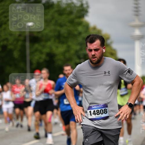 29.06.2025 - hella hamburg halbmarathon Dr. Thomas Lammeyer http://msf.ph/oto/8499105 29.06.2025 10:23:58 Kennedybrücke 1145, 2405, 2795, 2918, 2993, 2995, 3446, 3631, 3678, 4170, 4539, 4562, 4570, 4614, 4979, 5035, 5123, 5178, 5251, 5397, 5429, 5556, 5834, 5849, 5878, 6444, 6796, 6797, 6872, 6874, 6939, 7137, 7248, 7249, 7647, 7836, 7917, 8427, 8537, 8778, 10349, 10594, 10622, 10966, 11028, 11036, 11247 meine-sportfotos.de