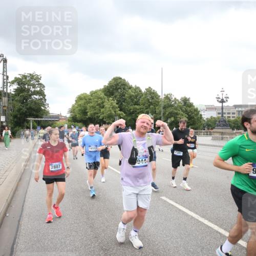 29.06.2025 - hella hamburg halbmarathon Jannik Wohlers http://msf.ph/oto/8499119 29.06.2025 10:56:27 Lombardsbrücke 1207, 2932, 3348, 3387, 3418, 3485, 3516, 3517, 4094, 4118, 4568, 4569, 5589, 5911, 5944, 6284, 6348, 6349, 7381, 7416, 7417, 8150, 8197, 9172, 9210, 9402, 9404, 9517, 9902, 9905, 10016, 10138, 10309, 10450, 10632, 11047, 12328, 12345, 12354, 12828, 12993, 13108, 13194, 13273, 13276, 13671, 13801, 13834, 14117, 14472, 14711, 15215, 15630, 15748, 15823 meine-sportfotos.de