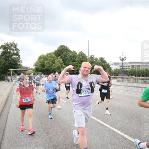29.06.2025 - hella hamburg halbmarathon Jannik Wohlers http://msf.ph/oto/8499128 29.06.2025 10:56:27 Lombardsbrücke 1207, 2932, 3348, 3387, 3418, 3485, 3516, 3517, 4094, 4118, 4568, 4569, 5589, 5911, 5944, 6284, 6348, 6349, 7381, 7416, 7417, 8150, 8197, 9172, 9210, 9402, 9404, 9517, 9902, 9905, 10016, 10138, 10309, 10450, 10632, 11047, 12328, 12345, 12354, 12828, 12993, 13108, 13194, 13273, 13276, 13671, 13801, 13834, 14117, 14472, 14711, 15215, 15630, 15748, 15823 meine-sportfotos.de