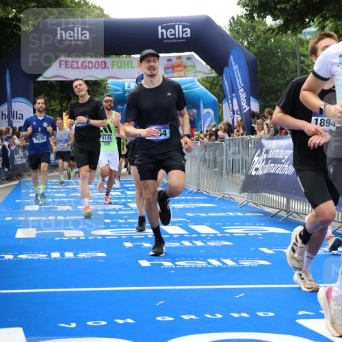 29.06.2025 - hella hamburg halbmarathon Strokosch-Dieckow http://msf.ph/oto/8499157 29.06.2025 10:43:26 Ziel 2653, 3146, 3928, 4080, 5124, 5436, 5506, 7635, 8664, 9931, 10237, 10246, 11648, 12623, 13348, 14484, 15921, 16338, 16720, 17391, 18274, 18513, 18775, 18810, 18942, 18987, 19009, 19051, 19229 meine-sportfotos.de