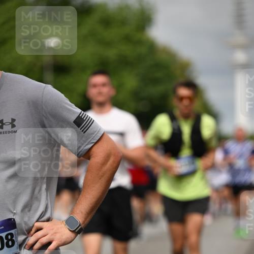 29.06.2025 - hella hamburg halbmarathon Dr. Thomas Lammeyer http://msf.ph/oto/8499175 29.06.2025 10:24:00 Kennedybrücke 1145, 2405, 2795, 2918, 2993, 2995, 3278, 3446, 3631, 3678, 4170, 4539, 4562, 4570, 4614, 4979, 5035, 5123, 5178, 5251, 5397, 5429, 5556, 5834, 5849, 5878, 6444, 6796, 6797, 6872, 6874, 6939, 7137, 7248, 7249, 7647, 7744, 7836, 7917, 8427, 8537, 10349, 10594, 10622, 10966, 11028, 11036, 11247 meine-sportfotos.de