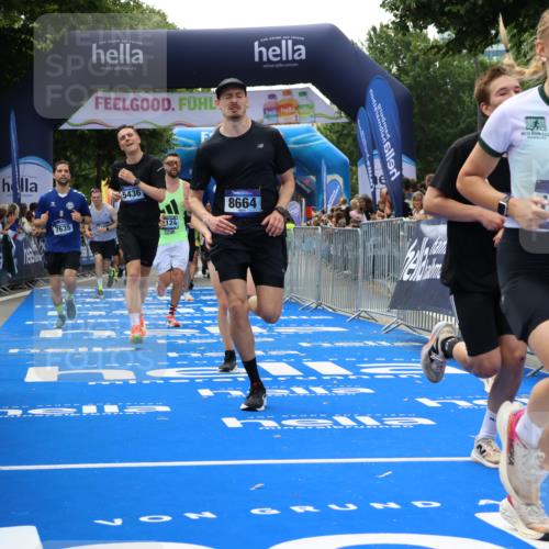 29.06.2025 - hella hamburg halbmarathon Strokosch-Dieckow http://msf.ph/oto/8499176 29.06.2025 10:43:25 Ziel 2653, 3109, 3124, 3146, 3928, 4080, 5124, 5436, 5506, 7635, 8664, 9931, 10237, 10246, 11648, 12623, 13348, 14484, 15921, 16338, 16720, 17391, 18274, 18513, 18775, 18810, 18942, 18987, 19009, 19051, 19229 meine-sportfotos.de