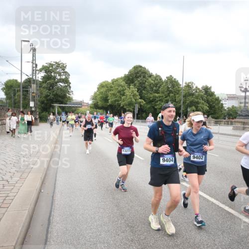 29.06.2025 - hella hamburg halbmarathon Jannik Wohlers http://msf.ph/oto/8499189 29.06.2025 10:56:31 Lombardsbrücke 1207, 2871, 2932, 3348, 3387, 3418, 3470, 3485, 3516, 3517, 4094, 4118, 4568, 4569, 5589, 5944, 6284, 6348, 6349, 6981, 7381, 7416, 7417, 7964, 8150, 8197, 8546, 9298, 9299, 9402, 9404, 9513, 9517, 9902, 9905, 10016, 10138, 10142, 10309, 10450, 10632, 11047, 11050, 12226, 12328, 12345, 12828, 12829, 12993, 13194, 13273, 13276, 13671, 13801, 13834, 13878, 14117, 14472, 15215, 15499, 15630, 15748, 15823 meine-sportfotos.de
