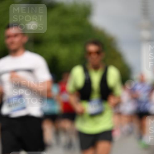 29.06.2025 - hella hamburg halbmarathon Dr. Thomas Lammeyer http://msf.ph/oto/8499202 29.06.2025 10:24:01 Kennedybrücke 1145, 2405, 2795, 2918, 2993, 2995, 3278, 3446, 3631, 3678, 4170, 4539, 4562, 4570, 4614, 4979, 5035, 5123, 5178, 5251, 5397, 5429, 5556, 5834, 5849, 5878, 6444, 6796, 6797, 6872, 6874, 6939, 7137, 7248, 7249, 7647, 7744, 7836, 7917, 8427, 8537, 10349, 10594, 10622, 11028, 11036, 11247 meine-sportfotos.de