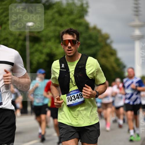 29.06.2025 - hella hamburg halbmarathon Dr. Thomas Lammeyer http://msf.ph/oto/8499206 29.06.2025 10:24:01 Kennedybrücke 1145, 2405, 2795, 2918, 2993, 2995, 3278, 3446, 3631, 3678, 4170, 4539, 4562, 4570, 4614, 4979, 5035, 5123, 5178, 5251, 5397, 5429, 5556, 5834, 5849, 5878, 6444, 6796, 6797, 6872, 6874, 6939, 7137, 7248, 7249, 7647, 7744, 7836, 7917, 8427, 8537, 10349, 10594, 10622, 11028, 11036, 11247 meine-sportfotos.de