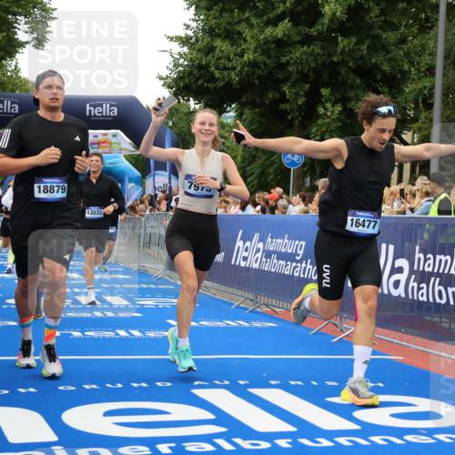 29.06.2025 - hella hamburg halbmarathon Strokosch-Dieckow http://msf.ph/oto/8499223 29.06.2025 10:53:55 Ziel 1151, 1706, 1815, 1870, 2432, 3096, 6260, 6356, 6374, 6481, 7395, 7918, 7973, 8394, 9032, 9922, 10891, 11789, 12413, 13032, 13869, 14026, 14175, 15502, 16477, 16538, 17348, 18308, 18418, 18487, 18759, 18831, 18879, 18915, 19177 meine-sportfotos.de
