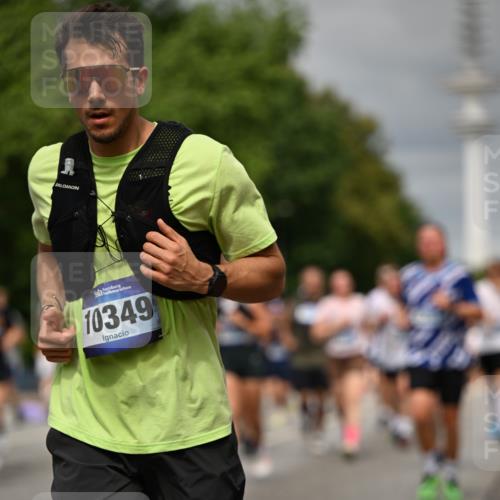 29.06.2025 - hella hamburg halbmarathon Dr. Thomas Lammeyer http://msf.ph/oto/8499232 29.06.2025 10:24:02 Kennedybrücke 1145, 2405, 2795, 2918, 2993, 2995, 3278, 3446, 3631, 3678, 4539, 4562, 4570, 4614, 4979, 5035, 5123, 5251, 5397, 5429, 5556, 5834, 5849, 5878, 6444, 6796, 6797, 6872, 6874, 6939, 7137, 7248, 7249, 7647, 7744, 7836, 7917, 8427, 8537, 10349, 10594, 10622, 11028, 11036, 11247 meine-sportfotos.de