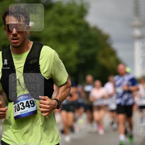 29.06.2025 - hella hamburg halbmarathon Dr. Thomas Lammeyer http://msf.ph/oto/8499236 29.06.2025 10:24:02 Kennedybrücke 1145, 2405, 2795, 2918, 2993, 2995, 3278, 3446, 3631, 3678, 4539, 4562, 4570, 4614, 4979, 5035, 5123, 5251, 5397, 5429, 5556, 5834, 5849, 5878, 6444, 6796, 6797, 6872, 6874, 6939, 7137, 7248, 7249, 7647, 7744, 7836, 7917, 8427, 8537, 10349, 10594, 10622, 11028, 11036, 11247 meine-sportfotos.de