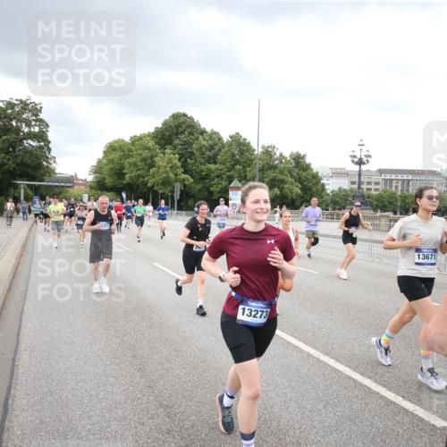 29.06.2025 - hella hamburg halbmarathon Jannik Wohlers http://msf.ph/oto/8499240 29.06.2025 10:56:32 Lombardsbrücke 1207, 2871, 2932, 3348, 3387, 3418, 3470, 3485, 3516, 3517, 4094, 4118, 4241, 4568, 4569, 5589, 5944, 6284, 6348, 6349, 6981, 7381, 7416, 7417, 7964, 8039, 8150, 8197, 8546, 9298, 9299, 9329, 9402, 9404, 9513, 9517, 9902, 9905, 10016, 10138, 10142, 10309, 10450, 10632, 11047, 11050, 11179, 11323, 12226, 12345, 12535, 12828, 12829, 12993, 13194, 13273, 13276, 13671, 13801, 13834, 13878, 13986, 14117, 14472, 15215, 15499, 15630, 15748, 15823 meine-sportfotos.de