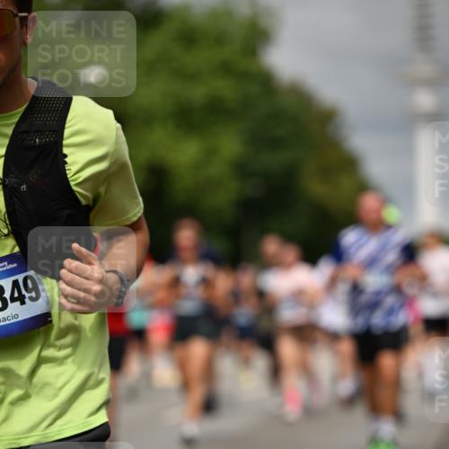 29.06.2025 - hella hamburg halbmarathon Dr. Thomas Lammeyer http://msf.ph/oto/8499243 29.06.2025 10:24:02 Kennedybrücke 1145, 2405, 2795, 2918, 2993, 2995, 3278, 3446, 3631, 3678, 4539, 4562, 4570, 4614, 4979, 5035, 5123, 5251, 5397, 5429, 5556, 5834, 5849, 5878, 6444, 6796, 6797, 6872, 6874, 6939, 7137, 7248, 7249, 7647, 7744, 7836, 7917, 8427, 8537, 10349, 10594, 10622, 11028, 11036, 11247 meine-sportfotos.de