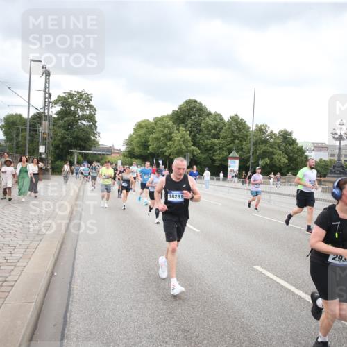 29.06.2025 - hella hamburg halbmarathon Jannik Wohlers http://msf.ph/oto/8499249 29.06.2025 10:56:33 Lombardsbrücke 1207, 2871, 2932, 3348, 3387, 3418, 3470, 3485, 3516, 3517, 4094, 4118, 4241, 4568, 4569, 5057, 5589, 5944, 6284, 6981, 7381, 7416, 7417, 7964, 8039, 8150, 8197, 8546, 9298, 9299, 9329, 9402, 9404, 9513, 9517, 9570, 9902, 9905, 10016, 10138, 10142, 10309, 10450, 10632, 11050, 11179, 11323, 12226, 12345, 12476, 12477, 12535, 12828, 12829, 12993, 13194, 13273, 13276, 13671, 13801, 13834, 13878, 13986, 14117, 14148, 14414, 14472, 15215, 15499, 15630, 15748, 15823 meine-sportfotos.de