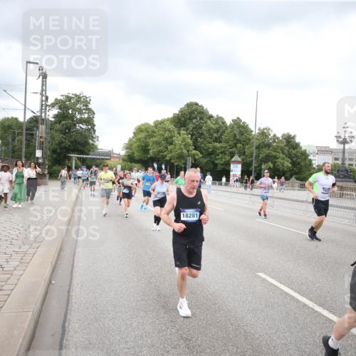 29.06.2025 - hella hamburg halbmarathon Jannik Wohlers http://msf.ph/oto/8499259 29.06.2025 10:56:33 Lombardsbrücke 1207, 2871, 2932, 3348, 3387, 3418, 3470, 3485, 3516, 3517, 4094, 4118, 4241, 4568, 4569, 5057, 5589, 5944, 6284, 6981, 7381, 7416, 7417, 7964, 8039, 8150, 8197, 8546, 9298, 9299, 9329, 9402, 9404, 9513, 9517, 9570, 9902, 9905, 10016, 10138, 10142, 10309, 10450, 10632, 11050, 11179, 11323, 12226, 12345, 12476, 12477, 12535, 12828, 12829, 12993, 13194, 13273, 13276, 13671, 13801, 13834, 13878, 13986, 14117, 14148, 14414, 14472, 15215, 15499, 15630, 15748, 15823 meine-sportfotos.de