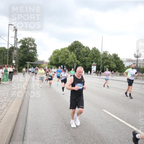 29.06.2025 - hella hamburg halbmarathon Jannik Wohlers http://msf.ph/oto/8499264 29.06.2025 10:56:33 Lombardsbrücke 1207, 2871, 2932, 3348, 3387, 3418, 3470, 3485, 3516, 3517, 4094, 4118, 4241, 4568, 4569, 5057, 5589, 5944, 6284, 6981, 7381, 7416, 7417, 7964, 8039, 8150, 8197, 8546, 9298, 9299, 9329, 9402, 9404, 9513, 9517, 9570, 9902, 9905, 10016, 10138, 10142, 10309, 10450, 10632, 11050, 11179, 11323, 12226, 12345, 12476, 12477, 12535, 12828, 12829, 12993, 13194, 13273, 13276, 13671, 13801, 13834, 13878, 13986, 14117, 14148, 14414, 14472, 15215, 15499, 15630, 15748, 15823 meine-sportfotos.de