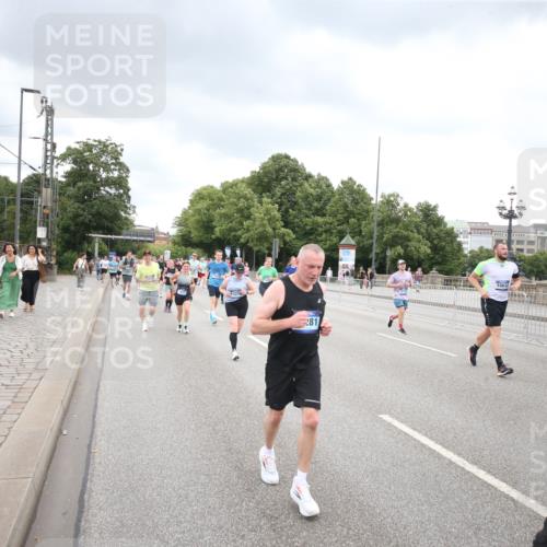 29.06.2025 - hella hamburg halbmarathon Jannik Wohlers http://msf.ph/oto/8499270 29.06.2025 10:56:33 Lombardsbrücke 1207, 2871, 2932, 3348, 3387, 3418, 3470, 3485, 3516, 3517, 4094, 4118, 4241, 4568, 4569, 5057, 5589, 5944, 6284, 6981, 7381, 7416, 7417, 7964, 8039, 8150, 8197, 8546, 9298, 9299, 9329, 9402, 9404, 9513, 9517, 9570, 9902, 9905, 10016, 10138, 10142, 10309, 10450, 10632, 11050, 11179, 11323, 12226, 12345, 12476, 12477, 12535, 12828, 12829, 12993, 13194, 13273, 13276, 13671, 13801, 13834, 13878, 13986, 14117, 14148, 14414, 14472, 15215, 15499, 15630, 15748, 15823 meine-sportfotos.de