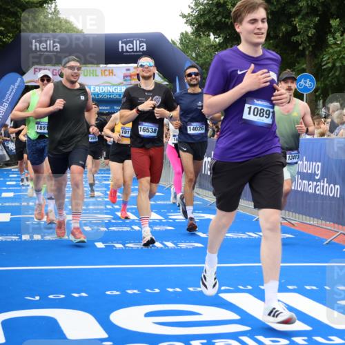 29.06.2025 - hella hamburg halbmarathon Strokosch-Dieckow http://msf.ph/oto/8499273 29.06.2025 10:53:50 Ziel 1422, 1706, 1870, 2432, 2518, 5607, 6260, 6481, 6877, 7177, 7395, 7918, 7973, 8285, 8335, 9922, 10529, 10891, 11789, 12413, 13032, 13869, 14026, 14175, 14818, 15502, 16477, 16538, 17740, 18249, 18418, 18487, 18759, 18831, 18879, 18915, 19177 meine-sportfotos.de
