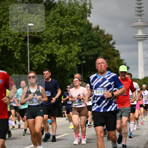 29.06.2025 - hella hamburg halbmarathon Dr. Thomas Lammeyer http://msf.ph/oto/8499278 29.06.2025 10:24:03 Kennedybrücke 1145, 2357, 2405, 2795, 2918, 2993, 2995, 3278, 3446, 3631, 3678, 4539, 4562, 4570, 4614, 4979, 5035, 5123, 5251, 5397, 5429, 5556, 5834, 5849, 5878, 6444, 6796, 6797, 6872, 6874, 6939, 7137, 7248, 7249, 7647, 7744, 7836, 7917, 8427, 8537, 10349, 10594, 10622, 11028, 11036, 11247 meine-sportfotos.de