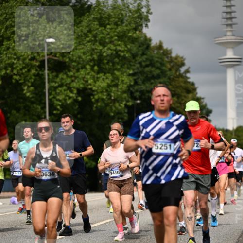 29.06.2025 - hella hamburg halbmarathon Dr. Thomas Lammeyer http://msf.ph/oto/8499287 29.06.2025 10:24:04 Kennedybrücke 1145, 2357, 2405, 2795, 2918, 2993, 2995, 3278, 3446, 3631, 3678, 4539, 4562, 4570, 4614, 4979, 5035, 5123, 5251, 5397, 5429, 5556, 5834, 5849, 5878, 6444, 6796, 6797, 6872, 6874, 6939, 7137, 7248, 7249, 7647, 7744, 7836, 7917, 8427, 10349, 10594, 10622, 11028, 11036, 11247 meine-sportfotos.de