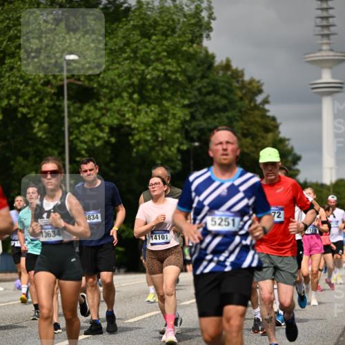 29.06.2025 - hella hamburg halbmarathon Dr. Thomas Lammeyer http://msf.ph/oto/8499292 29.06.2025 10:24:04 Kennedybrücke 1145, 2357, 2405, 2795, 2918, 2993, 2995, 3278, 3446, 3631, 3678, 4539, 4562, 4570, 4614, 4979, 5035, 5123, 5251, 5397, 5429, 5556, 5834, 5849, 5878, 6444, 6796, 6797, 6872, 6874, 6939, 7137, 7248, 7249, 7647, 7744, 7836, 7917, 8427, 10349, 10594, 10622, 11028, 11036, 11247 meine-sportfotos.de