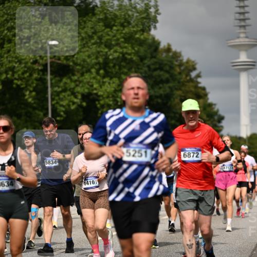 29.06.2025 - hella hamburg halbmarathon Dr. Thomas Lammeyer http://msf.ph/oto/8499305 29.06.2025 10:24:04 Kennedybrücke 1145, 2357, 2405, 2795, 2918, 2993, 2995, 3278, 3446, 3631, 3678, 4539, 4562, 4570, 4614, 4979, 5035, 5123, 5251, 5397, 5429, 5556, 5834, 5849, 5878, 6444, 6796, 6797, 6872, 6874, 6939, 7137, 7248, 7249, 7647, 7744, 7836, 7917, 8427, 10349, 10594, 10622, 11028, 11036, 11247 meine-sportfotos.de
