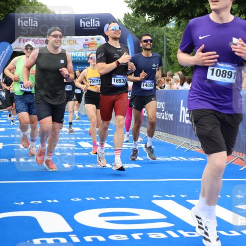 29.06.2025 - hella hamburg halbmarathon Strokosch-Dieckow http://msf.ph/oto/8499306 29.06.2025 10:53:51 Ziel 1422, 1706, 1870, 2432, 5607, 6260, 6374, 6481, 6877, 7177, 7395, 7918, 7973, 8285, 8335, 8394, 9922, 10529, 10891, 11789, 12413, 13032, 13869, 14026, 14175, 15502, 16477, 16538, 17740, 18249, 18418, 18487, 18759, 18831, 18879, 18915, 19177 meine-sportfotos.de