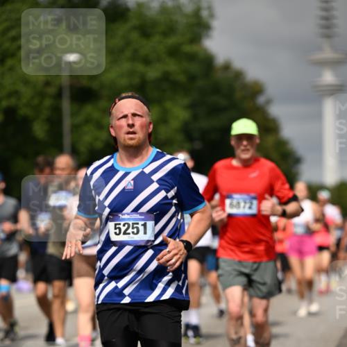 29.06.2025 - hella hamburg halbmarathon Dr. Thomas Lammeyer http://msf.ph/oto/8499323 29.06.2025 10:24:05 Kennedybrücke 1110, 1145, 2357, 2795, 2918, 3278, 3631, 3678, 4539, 4562, 4570, 4614, 4737, 4979, 5035, 5123, 5251, 5397, 5429, 5556, 5834, 5849, 5878, 6444, 6796, 6797, 6872, 6874, 6939, 7137, 7248, 7249, 7647, 7744, 7836, 7917, 10349, 10594, 10622, 11028, 11036, 11247 meine-sportfotos.de