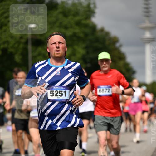29.06.2025 - hella hamburg halbmarathon Dr. Thomas Lammeyer http://msf.ph/oto/8499328 29.06.2025 10:24:05 Kennedybrücke 1110, 1145, 2357, 2795, 2918, 3278, 3631, 3678, 4539, 4562, 4570, 4614, 4737, 4979, 5035, 5123, 5251, 5397, 5429, 5556, 5834, 5849, 5878, 6444, 6796, 6797, 6872, 6874, 6939, 7137, 7248, 7249, 7647, 7744, 7836, 7917, 10349, 10594, 10622, 11028, 11036, 11247 meine-sportfotos.de