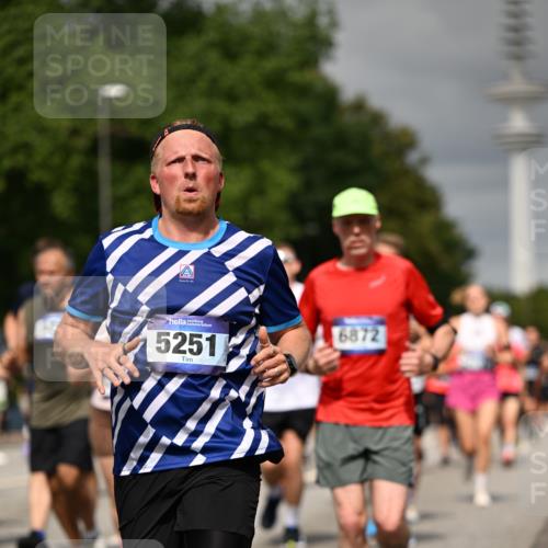 29.06.2025 - hella hamburg halbmarathon Dr. Thomas Lammeyer http://msf.ph/oto/8499331 29.06.2025 10:24:05 Kennedybrücke 1110, 1145, 2357, 2795, 2918, 3278, 3631, 3678, 4539, 4562, 4570, 4614, 4737, 4979, 5035, 5123, 5251, 5397, 5429, 5556, 5834, 5849, 5878, 6444, 6796, 6797, 6872, 6874, 6939, 7137, 7248, 7249, 7647, 7744, 7836, 7917, 10349, 10594, 10622, 11028, 11036, 11247 meine-sportfotos.de