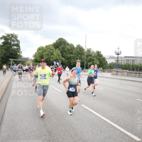29.06.2025 - hella hamburg halbmarathon Jannik Wohlers http://msf.ph/oto/8499337 29.06.2025 10:56:36 Lombardsbrücke 1207, 2871, 2932, 3348, 3387, 3418, 3470, 3485, 4241, 4485, 4568, 4569, 4611, 4998, 5057, 5589, 5639, 6053, 6284, 6832, 6981, 7381, 7416, 7417, 7592, 7964, 8039, 8197, 8224, 8546, 8679, 9298, 9299, 9329, 9402, 9404, 9513, 9570, 10016, 10138, 10142, 10309, 10450, 10505, 10632, 11050, 11179, 11323, 12226, 12345, 12476, 12477, 12484, 12535, 12828, 12829, 13194, 13273, 13276, 13671, 13801, 13878, 13986, 14117, 14146, 14148, 14414, 14472, 15499, 15630, 15748, 15823 meine-sportfotos.de