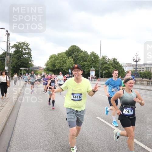 29.06.2025 - hella hamburg halbmarathon Jannik Wohlers http://msf.ph/oto/8499341 29.06.2025 10:56:36 Lombardsbrücke 1207, 2871, 2932, 3348, 3387, 3418, 3470, 3485, 4241, 4485, 4568, 4569, 4611, 4998, 5057, 5589, 5639, 6053, 6284, 6832, 6981, 7381, 7416, 7417, 7592, 7964, 8039, 8197, 8224, 8546, 8679, 9298, 9299, 9329, 9402, 9404, 9513, 9570, 10016, 10138, 10142, 10309, 10450, 10505, 10632, 11050, 11179, 11323, 12226, 12345, 12476, 12477, 12484, 12535, 12828, 12829, 13194, 13273, 13276, 13671, 13801, 13878, 13986, 14117, 14146, 14148, 14414, 14472, 15499, 15630, 15748, 15823 meine-sportfotos.de