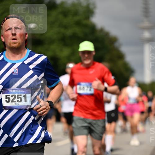 29.06.2025 - hella hamburg halbmarathon Dr. Thomas Lammeyer http://msf.ph/oto/8499349 29.06.2025 10:24:06 Kennedybrücke 1110, 1115, 1145, 2357, 2918, 3278, 3631, 3678, 4539, 4562, 4570, 4614, 4737, 4739, 4979, 5035, 5123, 5251, 5397, 5429, 5556, 5834, 5849, 5878, 6444, 6796, 6797, 6872, 6874, 6939, 7137, 7248, 7647, 7744, 7836, 7917, 10349, 10594, 10622, 11028, 11036, 11247 meine-sportfotos.de
