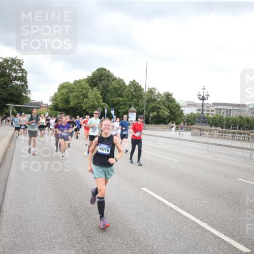 29.06.2025 - hella hamburg halbmarathon Jannik Wohlers http://msf.ph/oto/8499360 29.06.2025 10:56:38 Lombardsbrücke 1207, 2871, 2932, 3348, 3387, 3470, 3485, 4241, 4485, 4568, 4569, 4611, 4998, 5057, 5589, 5639, 6053, 6284, 6832, 6981, 7416, 7417, 7592, 7964, 8039, 8197, 8224, 8546, 8679, 9298, 9299, 9329, 9402, 9404, 9513, 9570, 10016, 10138, 10142, 10309, 10450, 10505, 10632, 11050, 11179, 11323, 11954, 12226, 12345, 12476, 12477, 12484, 12535, 12828, 12829, 13194, 13273, 13276, 13513, 13671, 13801, 13878, 13986, 14146, 14148, 14414, 14472, 15499, 15630 meine-sportfotos.de