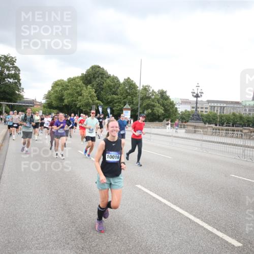 29.06.2025 - hella hamburg halbmarathon Jannik Wohlers http://msf.ph/oto/8499367 29.06.2025 10:56:38 Lombardsbrücke 1207, 2871, 2932, 3348, 3387, 3470, 3485, 4241, 4485, 4568, 4569, 4611, 4998, 5057, 5589, 5639, 6053, 6284, 6832, 6981, 7416, 7417, 7592, 7964, 8039, 8197, 8224, 8546, 8679, 9298, 9299, 9329, 9402, 9404, 9513, 9570, 10016, 10138, 10142, 10309, 10450, 10505, 10632, 11050, 11179, 11323, 11954, 12226, 12345, 12476, 12477, 12484, 12535, 12828, 12829, 13194, 13273, 13276, 13513, 13671, 13801, 13878, 13986, 14146, 14148, 14414, 14472, 15499, 15630 meine-sportfotos.de