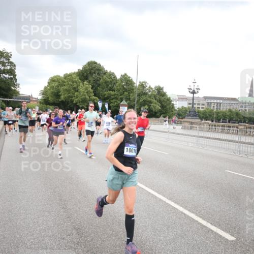29.06.2025 - hella hamburg halbmarathon Jannik Wohlers http://msf.ph/oto/8499377 29.06.2025 10:56:38 Lombardsbrücke 1207, 2871, 2932, 3348, 3387, 3470, 3485, 4241, 4485, 4568, 4569, 4611, 4998, 5057, 5589, 5639, 6053, 6284, 6832, 6981, 7416, 7417, 7592, 7964, 8039, 8197, 8224, 8546, 8679, 9298, 9299, 9329, 9402, 9404, 9513, 9570, 10016, 10138, 10142, 10309, 10450, 10505, 10632, 11050, 11179, 11323, 11954, 12226, 12345, 12476, 12477, 12484, 12535, 12828, 12829, 13194, 13273, 13276, 13513, 13671, 13801, 13878, 13986, 14146, 14148, 14414, 14472, 15499, 15630 meine-sportfotos.de