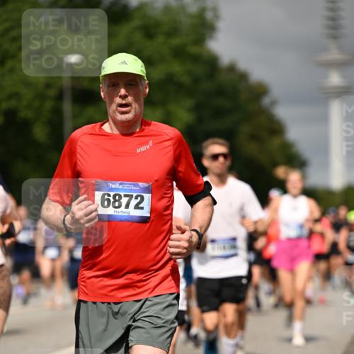 29.06.2025 - hella hamburg halbmarathon Dr. Thomas Lammeyer http://msf.ph/oto/8499379 29.06.2025 10:24:07 Kennedybrücke 1110, 1115, 1145, 2357, 2918, 3278, 3631, 3678, 4539, 4562, 4570, 4614, 4737, 4739, 4979, 5035, 5123, 5251, 5556, 5834, 5849, 5878, 6444, 6796, 6797, 6872, 6874, 6939, 7137, 7248, 7647, 7744, 7836, 7917, 10349, 10550, 10594, 10622, 11028, 11036, 11247 meine-sportfotos.de