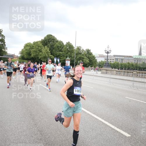 29.06.2025 - hella hamburg halbmarathon Jannik Wohlers http://msf.ph/oto/8499381 29.06.2025 10:56:38 Lombardsbrücke 1207, 2871, 2932, 3348, 3387, 3470, 3485, 4241, 4485, 4568, 4569, 4611, 4998, 5057, 5589, 5639, 6053, 6284, 6832, 6981, 7416, 7417, 7592, 7964, 8039, 8197, 8224, 8546, 8679, 9298, 9299, 9329, 9402, 9404, 9513, 9570, 10016, 10138, 10142, 10309, 10450, 10505, 10632, 11050, 11179, 11323, 11954, 12226, 12345, 12476, 12477, 12484, 12535, 12828, 12829, 13194, 13273, 13276, 13513, 13671, 13801, 13878, 13986, 14146, 14148, 14414, 14472, 15499, 15630 meine-sportfotos.de