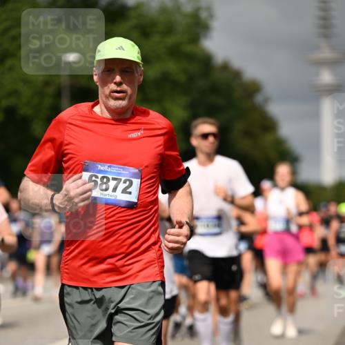 29.06.2025 - hella hamburg halbmarathon Dr. Thomas Lammeyer http://msf.ph/oto/8499383 29.06.2025 10:24:07 Kennedybrücke 1110, 1115, 1145, 2357, 2918, 3278, 3631, 3678, 4539, 4562, 4570, 4614, 4737, 4739, 4979, 5035, 5123, 5251, 5556, 5834, 5849, 5878, 6444, 6796, 6797, 6872, 6874, 6939, 7137, 7248, 7647, 7744, 7836, 7917, 10349, 10550, 10594, 10622, 11028, 11036, 11247 meine-sportfotos.de