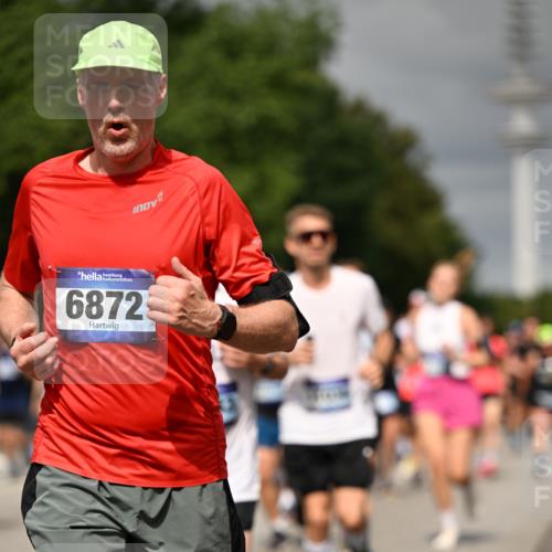 29.06.2025 - hella hamburg halbmarathon Dr. Thomas Lammeyer http://msf.ph/oto/8499393 29.06.2025 10:24:07 Kennedybrücke 1110, 1115, 1145, 2357, 2918, 3278, 3631, 3678, 4539, 4562, 4570, 4614, 4737, 4739, 4979, 5035, 5123, 5251, 5556, 5834, 5849, 5878, 6444, 6796, 6797, 6872, 6874, 6939, 7137, 7248, 7647, 7744, 7836, 7917, 10349, 10550, 10594, 10622, 11028, 11036, 11247 meine-sportfotos.de