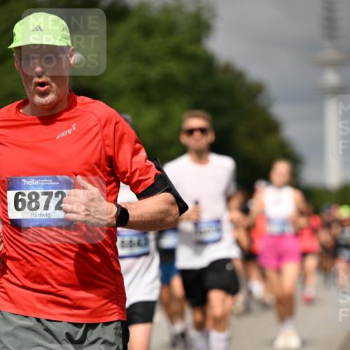 29.06.2025 - hella hamburg halbmarathon Dr. Thomas Lammeyer http://msf.ph/oto/8499396 29.06.2025 10:24:07 Kennedybrücke 1110, 1115, 1145, 2357, 2918, 3278, 3631, 3678, 4539, 4562, 4570, 4614, 4737, 4739, 4979, 5035, 5123, 5251, 5556, 5834, 5849, 5878, 6444, 6796, 6797, 6872, 6874, 6939, 7137, 7248, 7647, 7744, 7836, 7917, 10349, 10550, 10594, 10622, 11028, 11036, 11247 meine-sportfotos.de