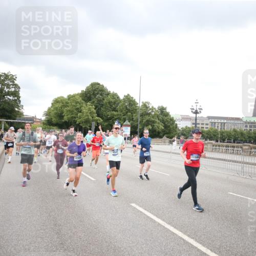 29.06.2025 - hella hamburg halbmarathon Jannik Wohlers http://msf.ph/oto/8499401 29.06.2025 10:56:39 Lombardsbrücke 1207, 2370, 2871, 2932, 3348, 3387, 3470, 3485, 3851, 4241, 4485, 4568, 4569, 4611, 4998, 5057, 5589, 5639, 6053, 6284, 6832, 6981, 7416, 7417, 7592, 7964, 8039, 8197, 8224, 8546, 8679, 9298, 9299, 9329, 9513, 9570, 10016, 10142, 10450, 10505, 10632, 11050, 11179, 11323, 11954, 12226, 12345, 12476, 12477, 12484, 12535, 12828, 12829, 13194, 13273, 13276, 13490, 13513, 13671, 13878, 13986, 14146, 14148, 14414, 15499, 15630 meine-sportfotos.de