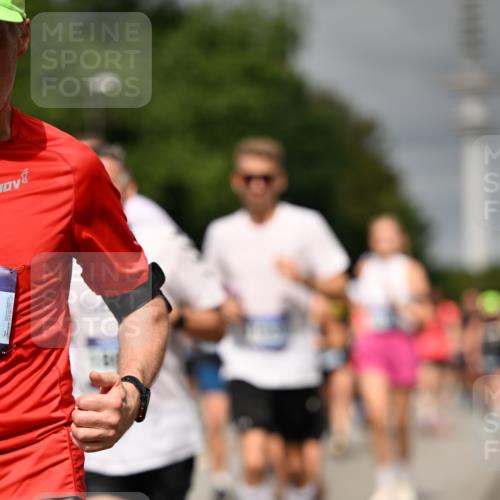29.06.2025 - hella hamburg halbmarathon Dr. Thomas Lammeyer http://msf.ph/oto/8499411 29.06.2025 10:24:08 Kennedybrücke 1110, 1115, 1145, 2357, 3278, 3631, 3678, 4539, 4562, 4570, 4614, 4737, 4739, 4979, 5035, 5123, 5251, 5556, 5834, 5849, 5878, 6444, 6796, 6797, 6872, 6874, 6939, 7137, 7647, 7744, 7917, 8387, 9196, 9735, 10349, 10550, 10622, 11028, 11036, 11247 meine-sportfotos.de