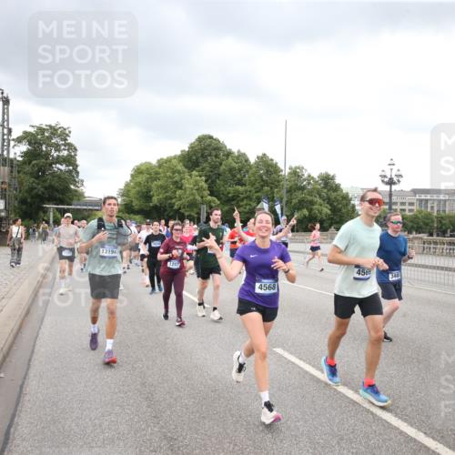 29.06.2025 - hella hamburg halbmarathon Jannik Wohlers http://msf.ph/oto/8499415 29.06.2025 10:56:40 Lombardsbrücke 1207, 2370, 2871, 2932, 3348, 3387, 3470, 3485, 3851, 4241, 4485, 4568, 4569, 4611, 4998, 5057, 5589, 5639, 6053, 6284, 6832, 6981, 7416, 7417, 7592, 7964, 8039, 8197, 8224, 8546, 8679, 9298, 9299, 9329, 9513, 9570, 10016, 10142, 10450, 10505, 10632, 11050, 11179, 11323, 11954, 12226, 12345, 12476, 12477, 12484, 12535, 12828, 12829, 12832, 13194, 13273, 13276, 13490, 13513, 13671, 13878, 13986, 14146, 14148, 14414, 15499, 15630 meine-sportfotos.de